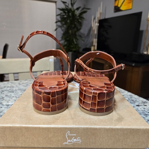 NEW Christian Louboutin MJ Thong 25 Tan T-Strap Croc Leather Sandals - Picture 7 of 11